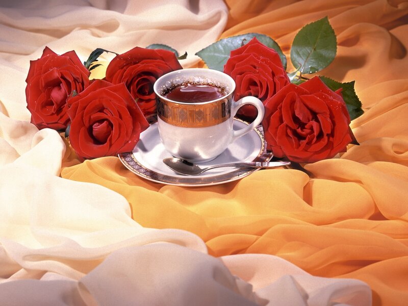 coffee with red roses