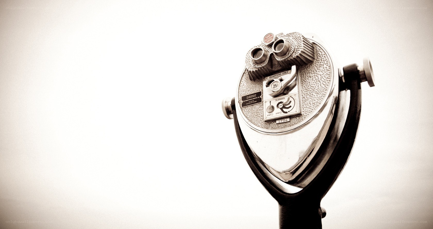 coin-operated binoculars
