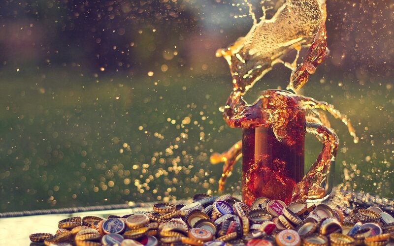 Cola Splash in Mug — Brown