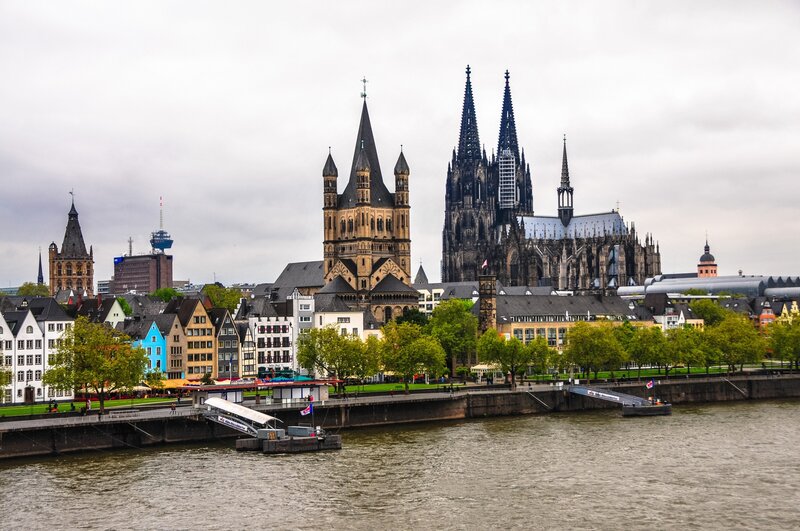 Cologne Cathedral Skyline — Gray
