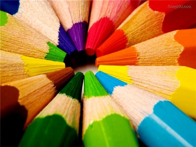 Colored Pencils Arranged in Circle — Green