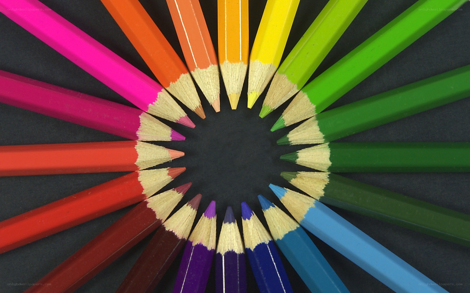colored pencils in a circle