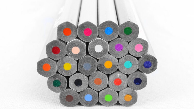 Colored Pencils in Bundle — Gray