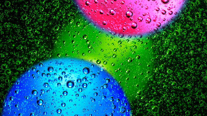 Colorful Bubbles on Liquid