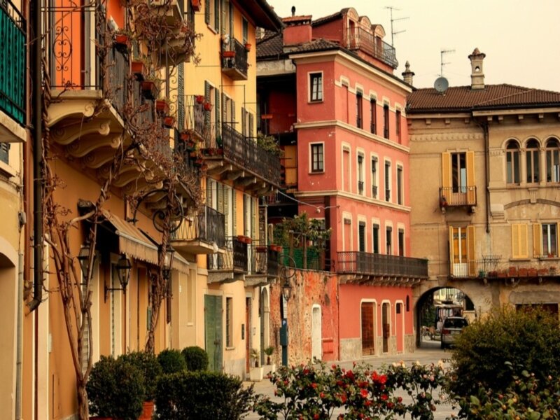 Colorful Buildings in Alley — Yellow, Calm