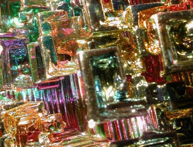 Colorful crystalline structures