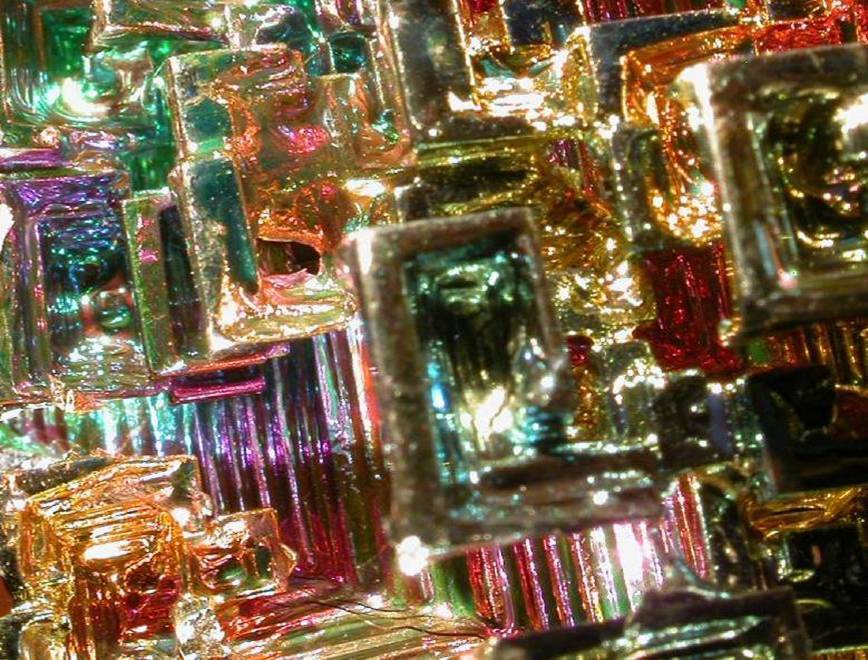 Colorful crystalline structures