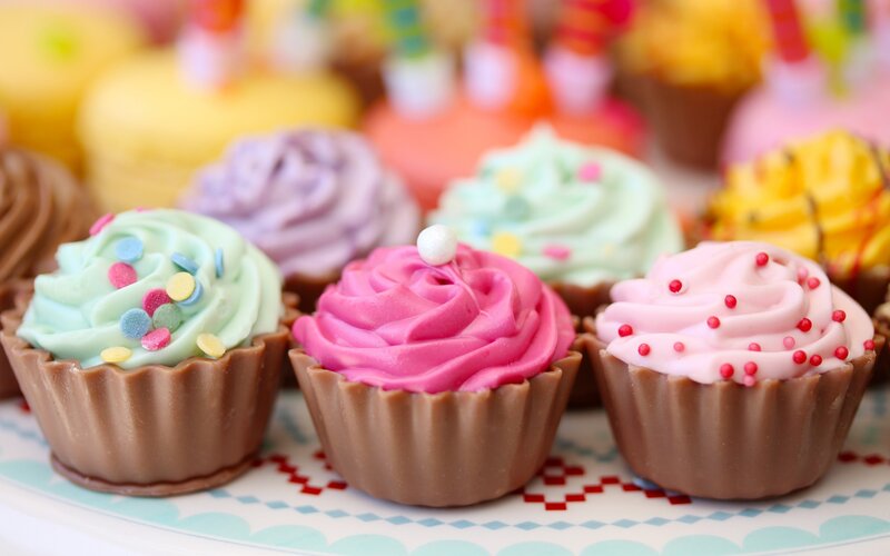 Colorful Cupcakes on Plate — Pink