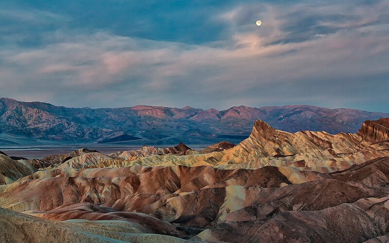 Colorful Desert Rock Formations — Brown