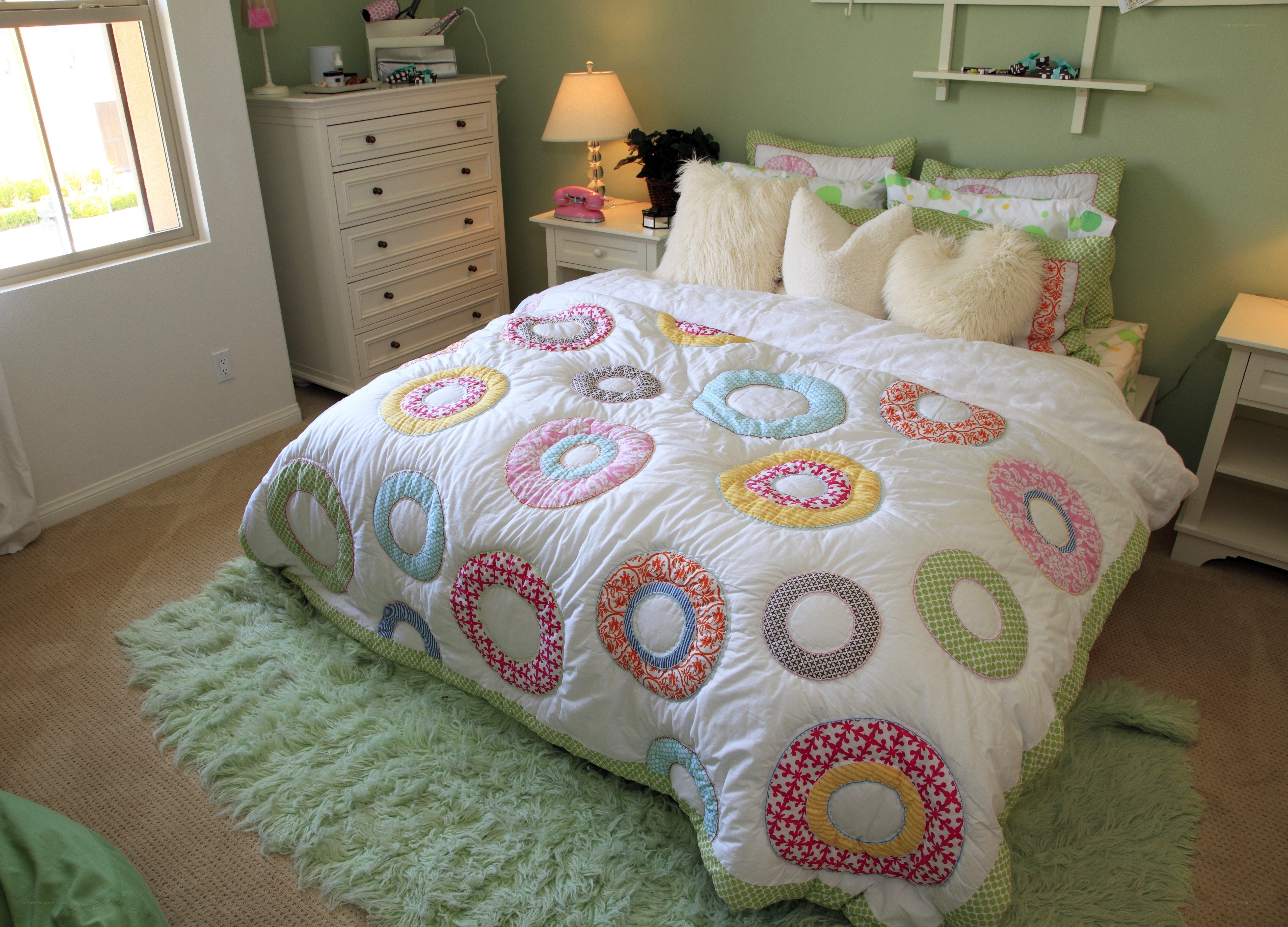 colorful donut quilt bed