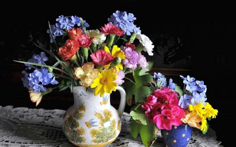 Colorful Flower Arrangement — Blue, Dramatic