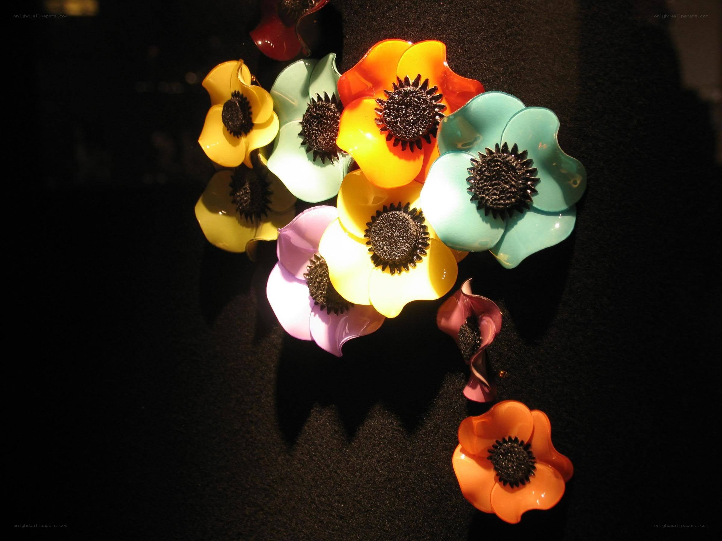 Colorful flower brooches