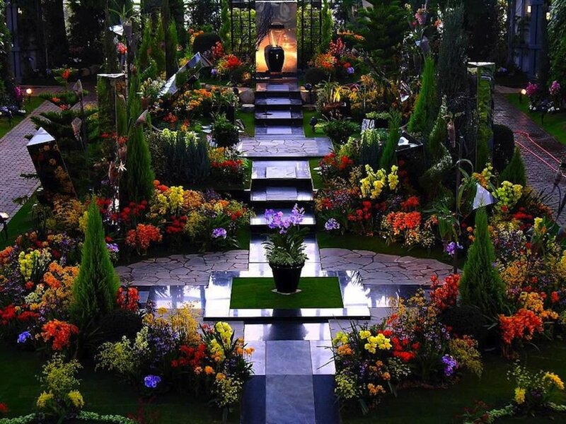 Colorful Garden Display — Green