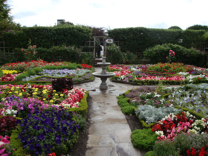 Colorful Garden with Fountain — Purple