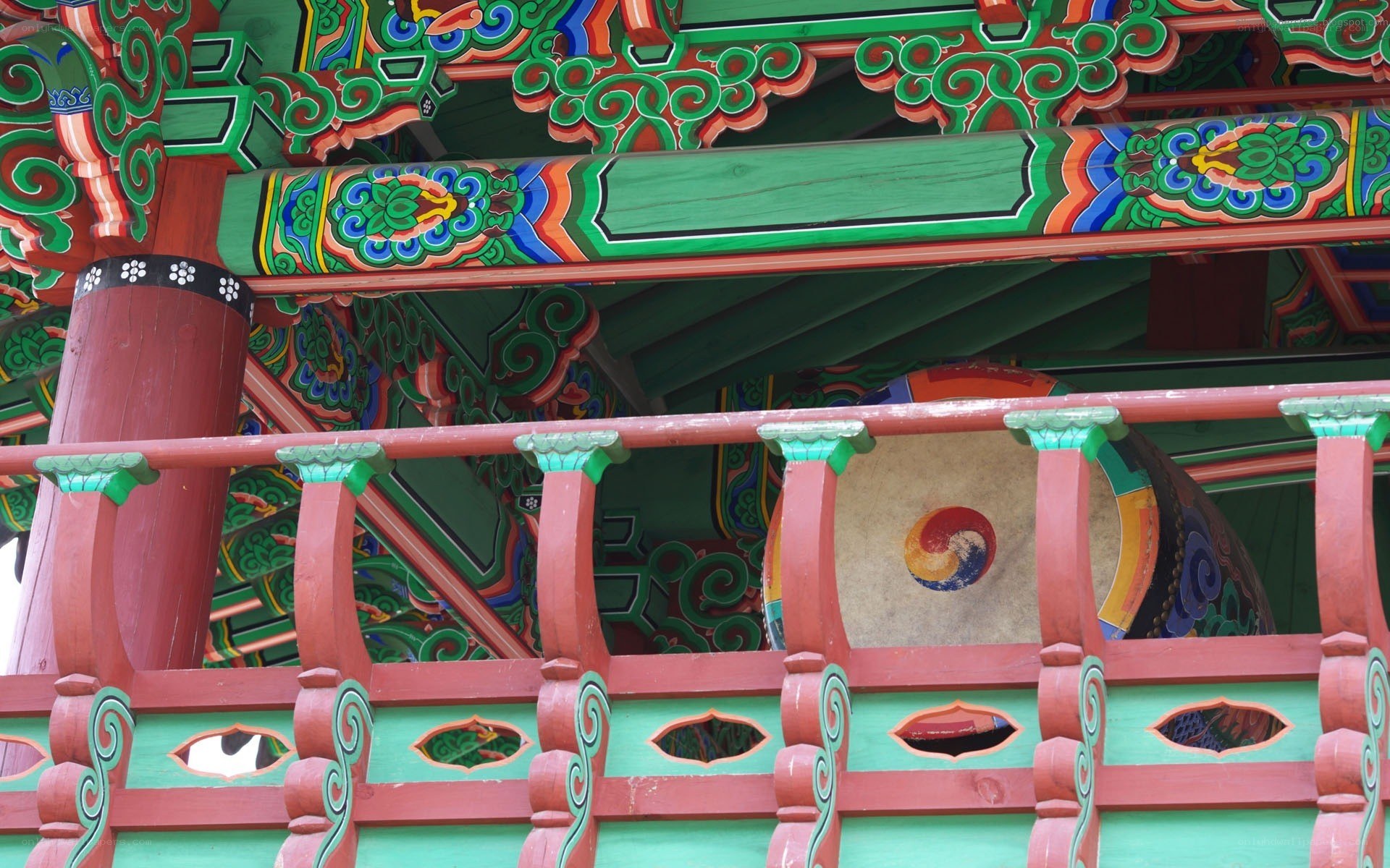 colorful korean temple architecture