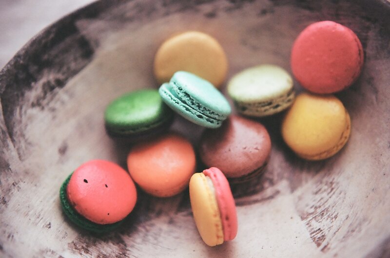 Colorful macarons in a bowl