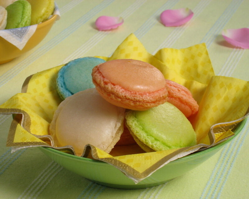 Colorful Macarons in Bowl — Yellow