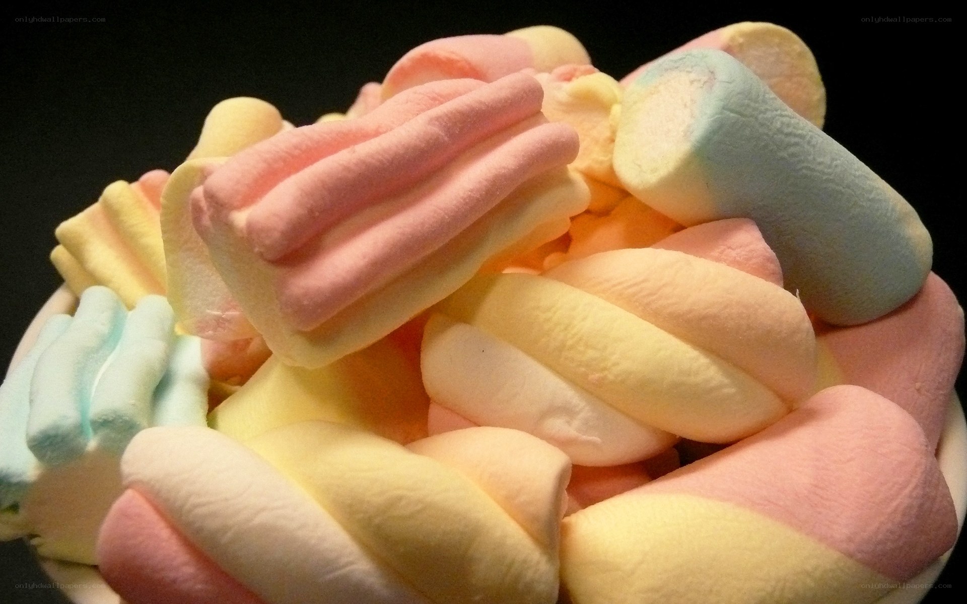 Colorful marshmallows in a bowl