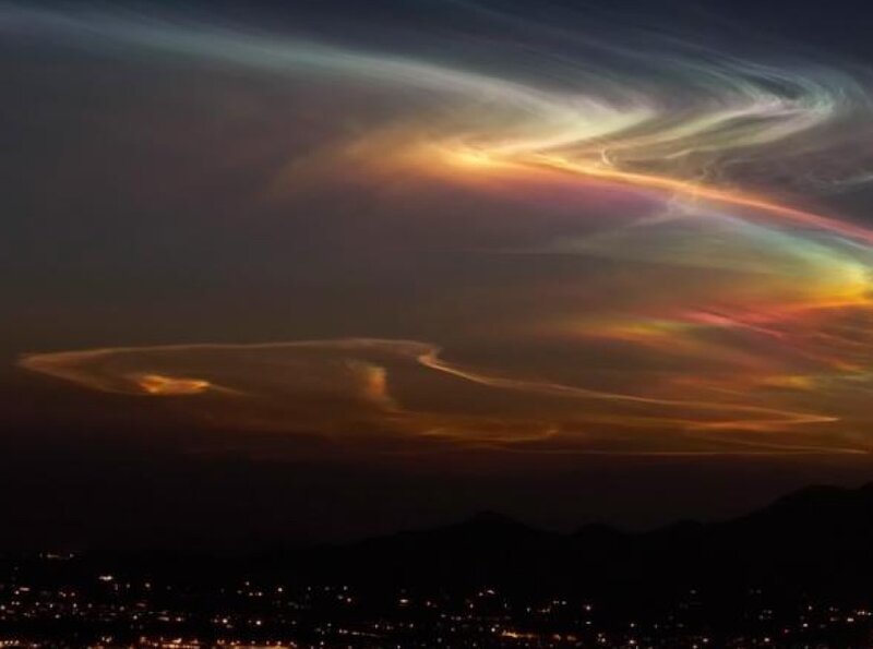 Colorful noctilucent clouds