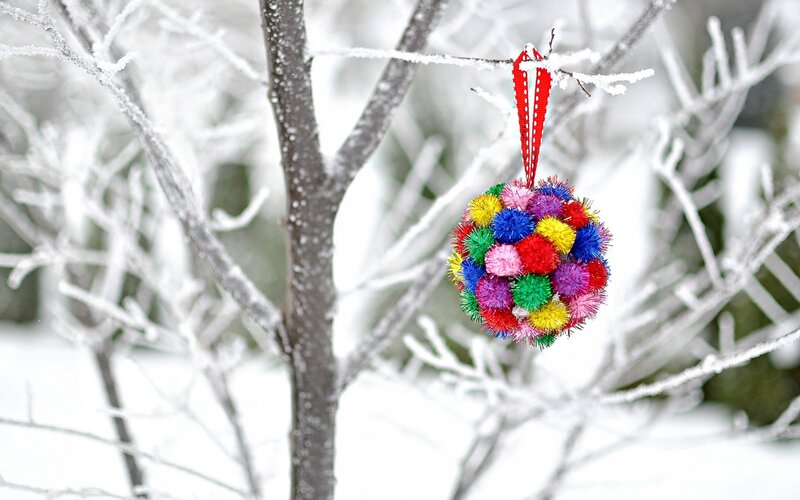 Colorful Pom-pom Ornament — White, Serene