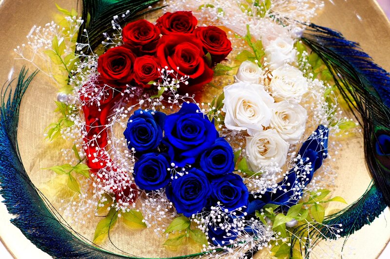 Colorful Rose Bouquet — Red, Elegant