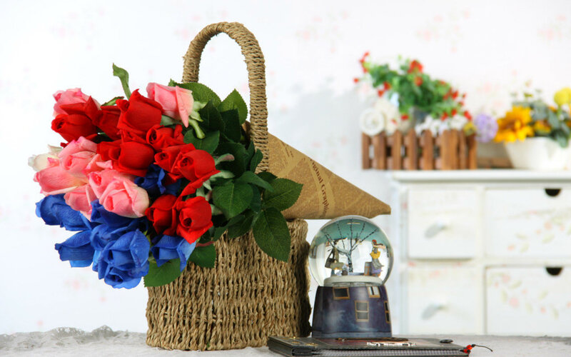 Colorful Roses in Basket — Red