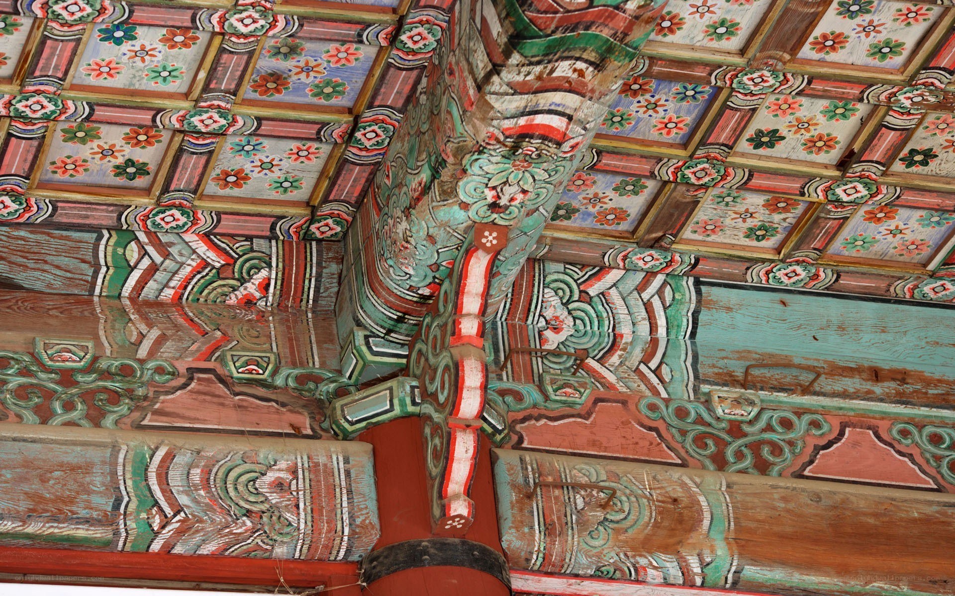 colorful traditional korean ceiling
