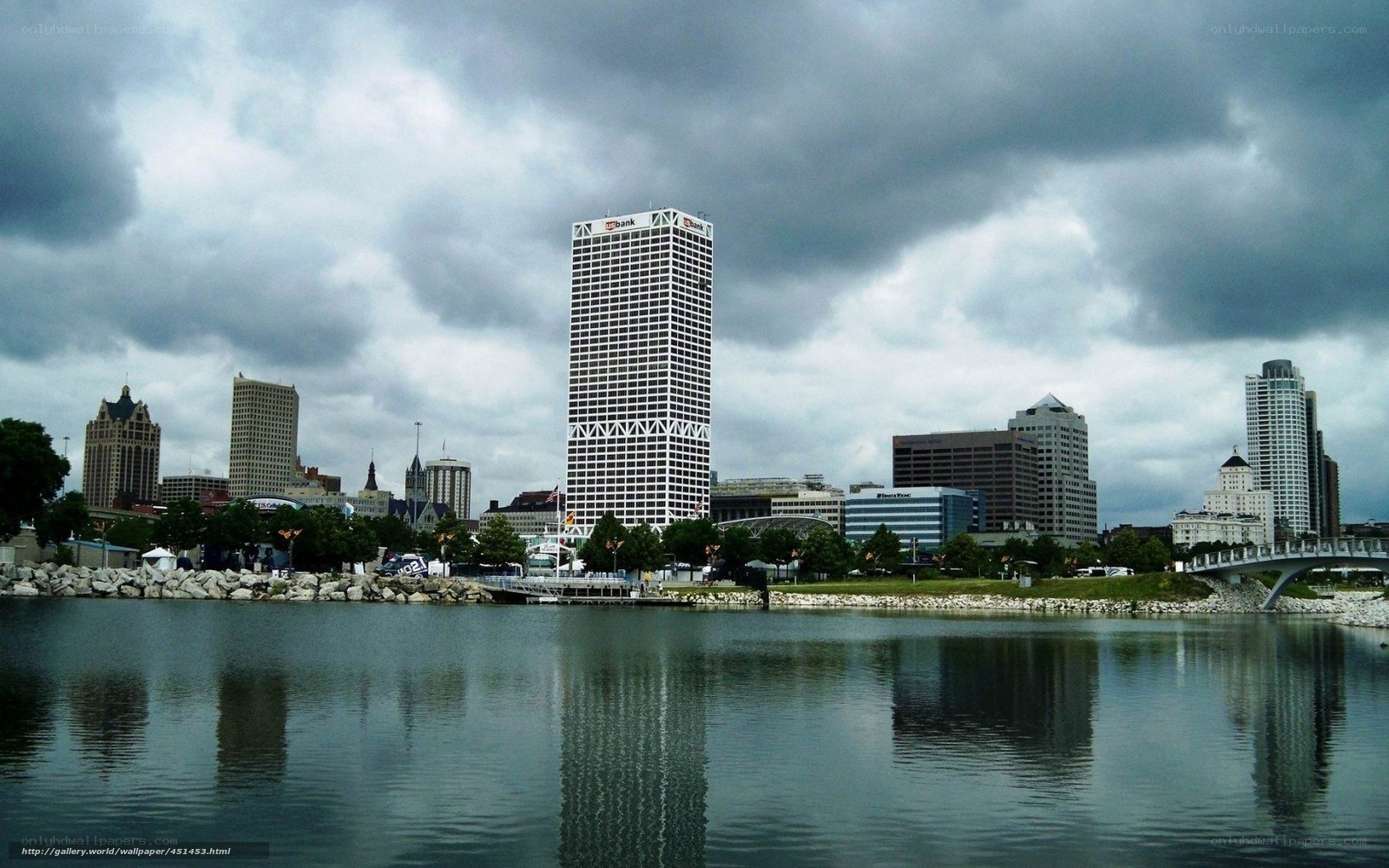 Columbus skyline on a cloudy day