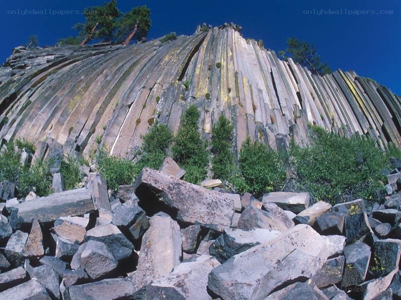 Columnar basalt formation