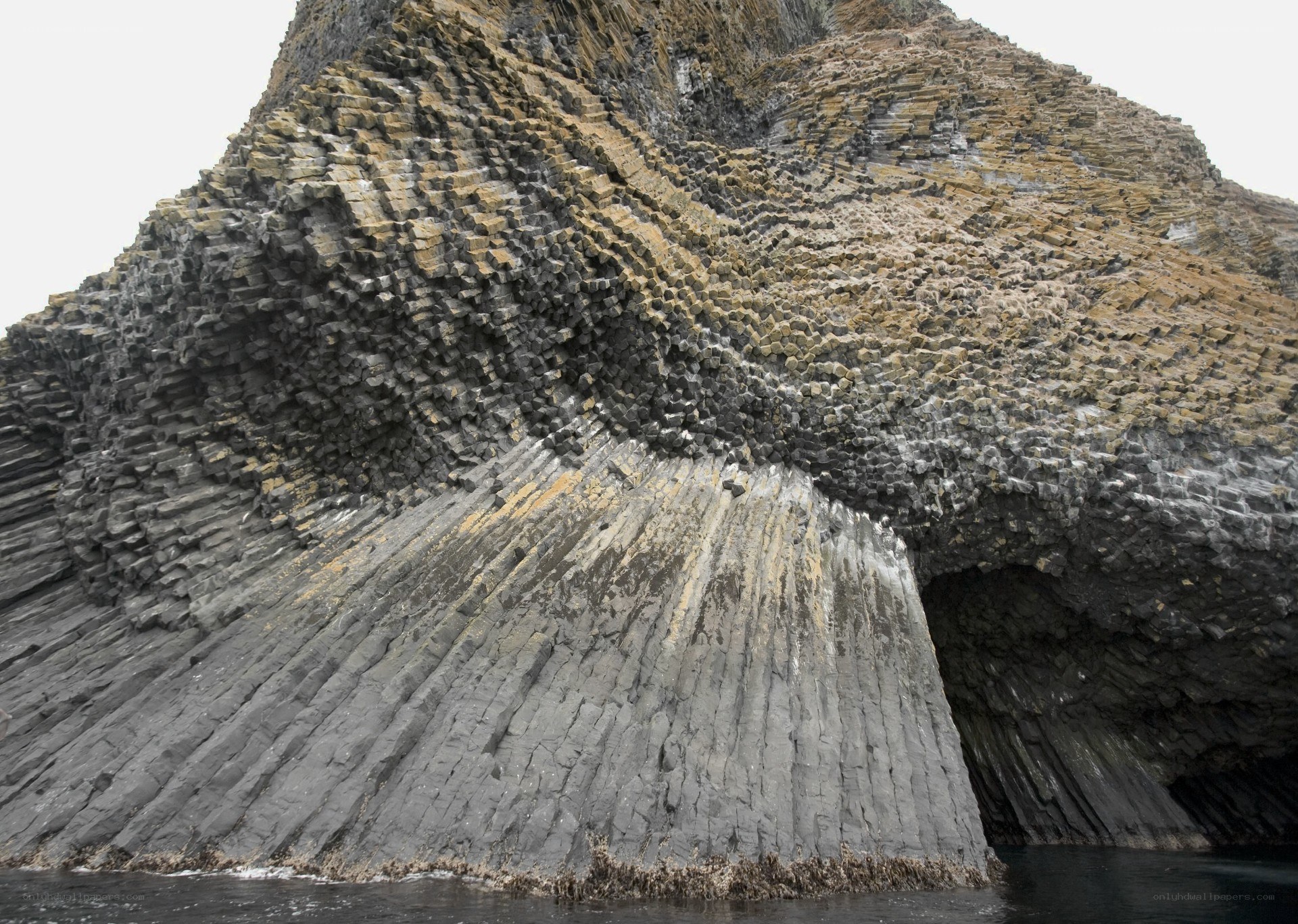 columnar basalt formation