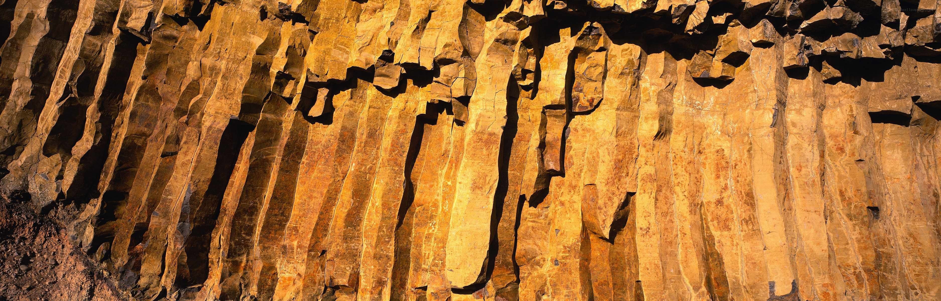 columnar basalt rock formation
