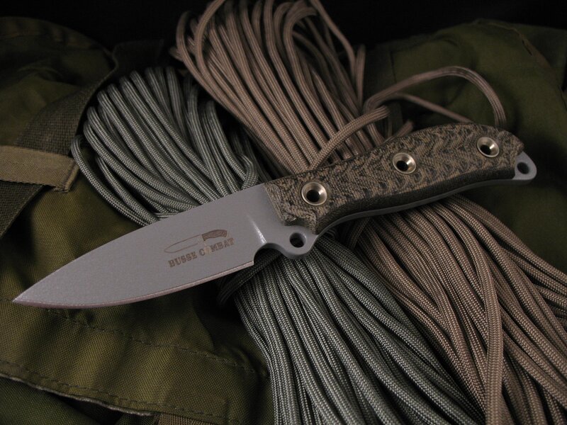 Combat Knife on Paracord