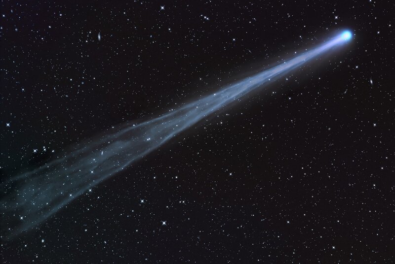 Comet with Long Tail — Black