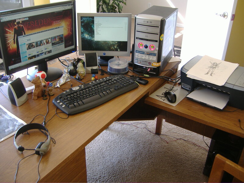 computer desk with dual monitors