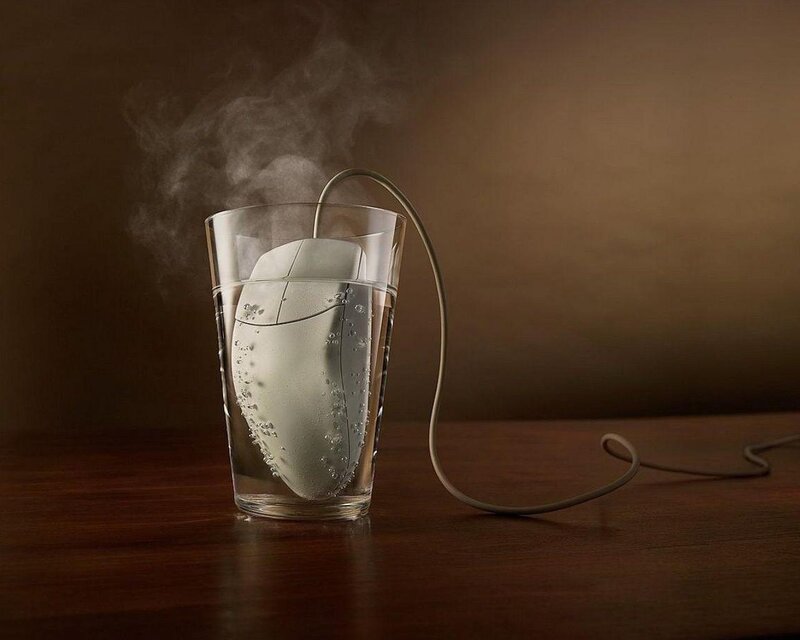 Computer Mouse in Water — Brown, Dramatic, Photograph, Glass
