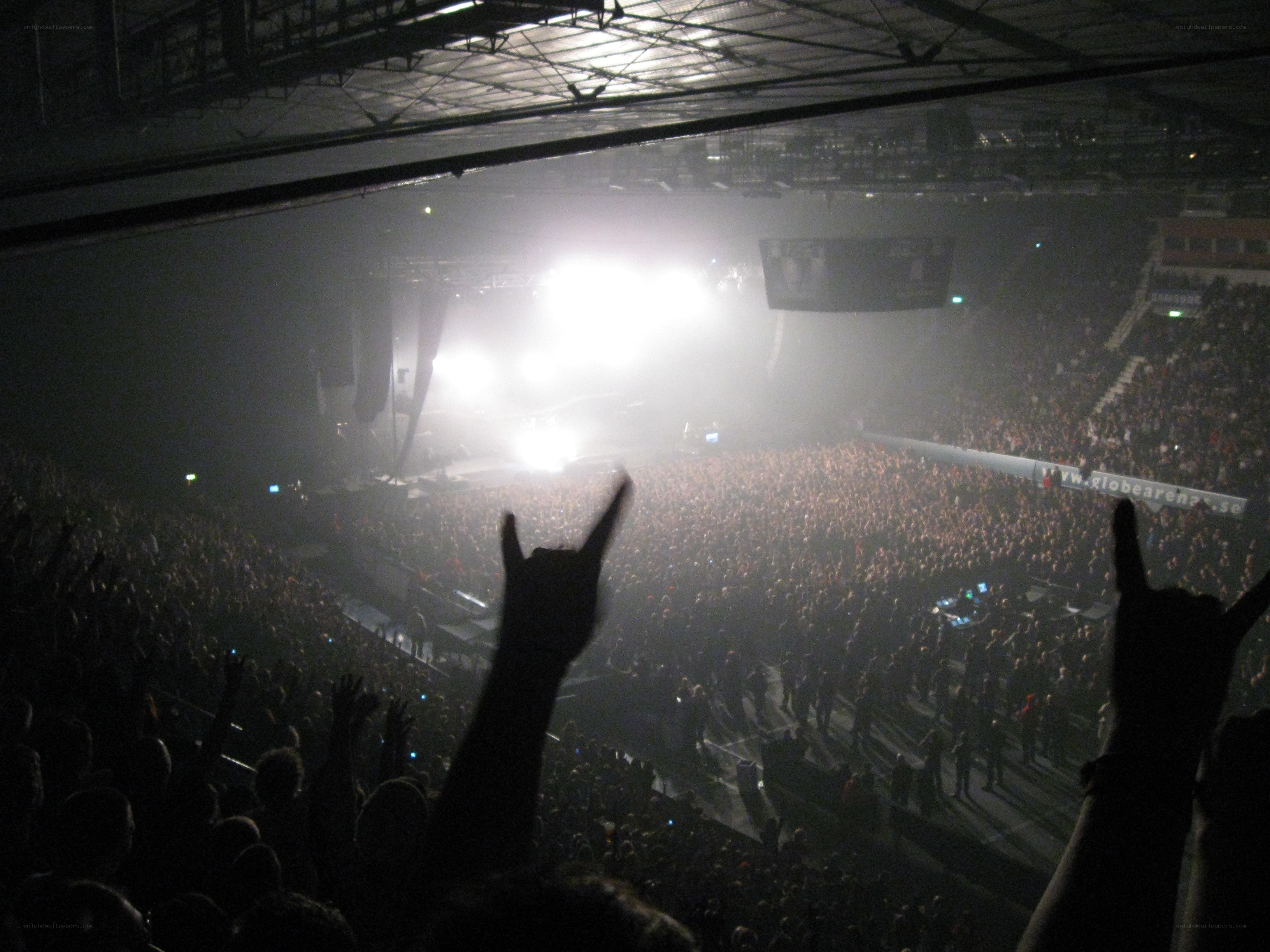 Concert crowd at Globe Arena