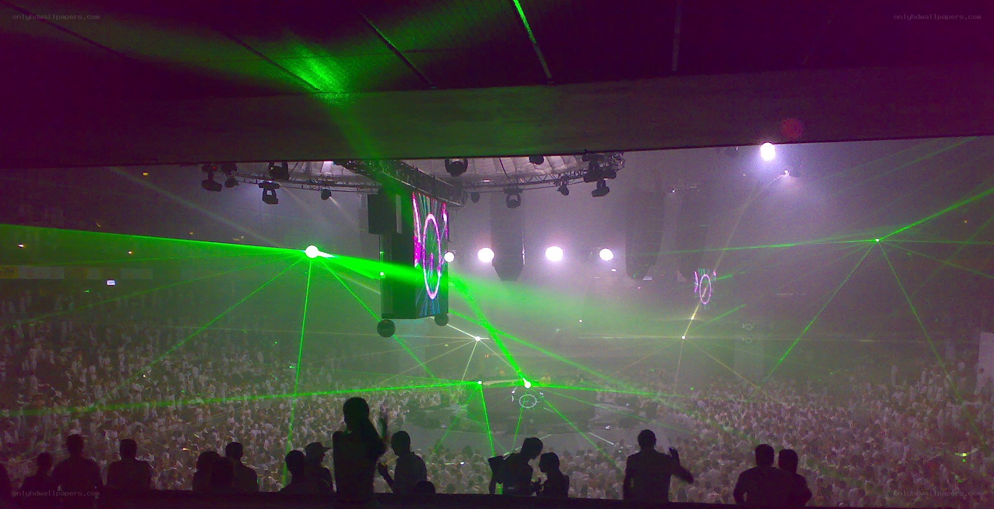 Concert with green lasers
