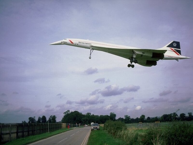 Concorde landing over road