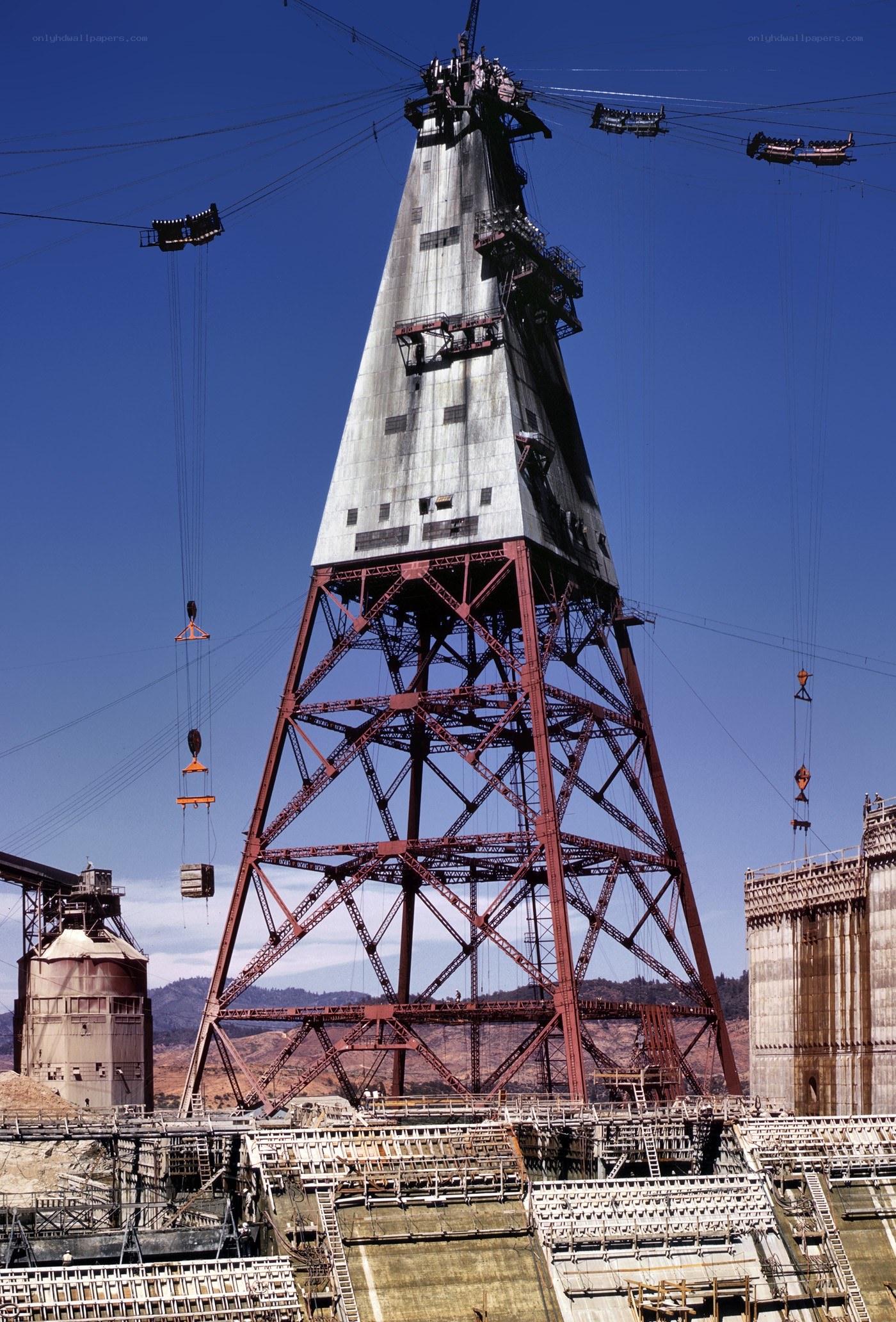 Construction of a large dam