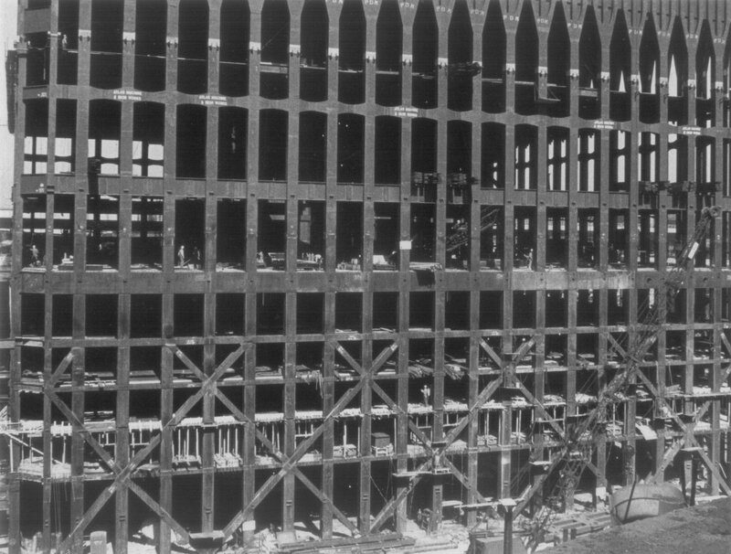 Construction of a steel-framed building