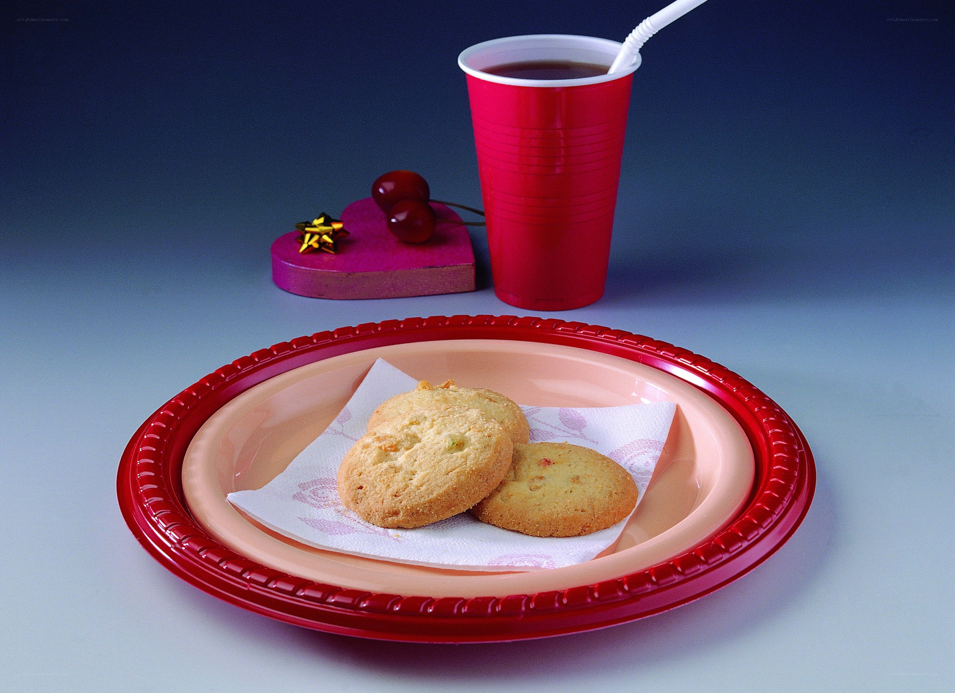 Cookies and drink on red plate