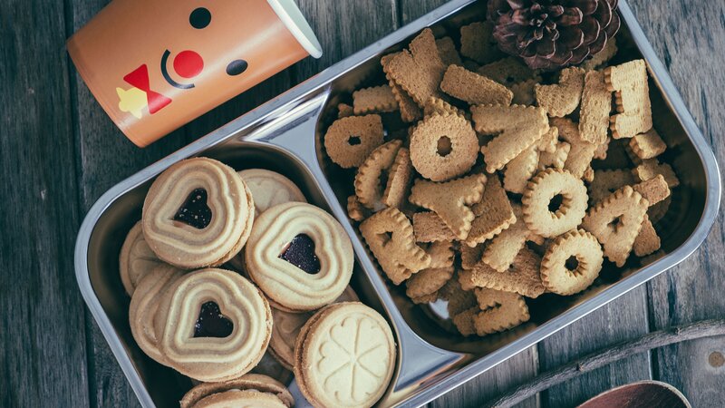 cookies in a lunchbox