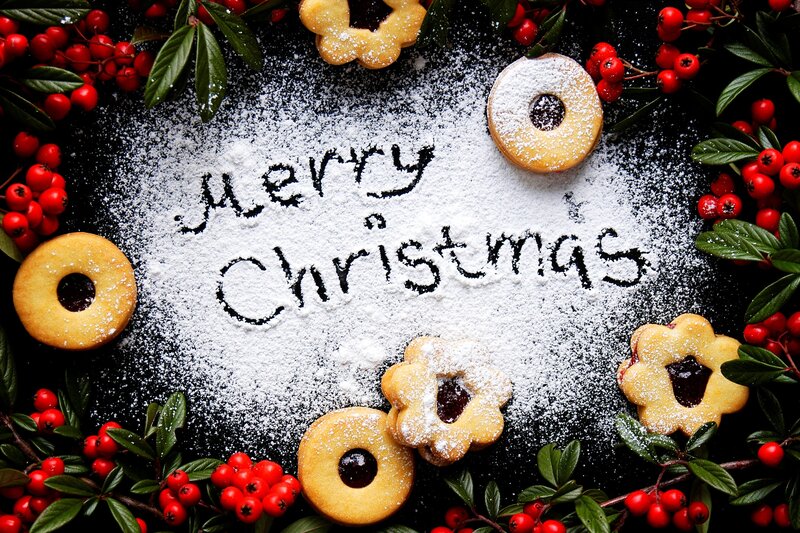 Cookies with Powdered Sugar — Black