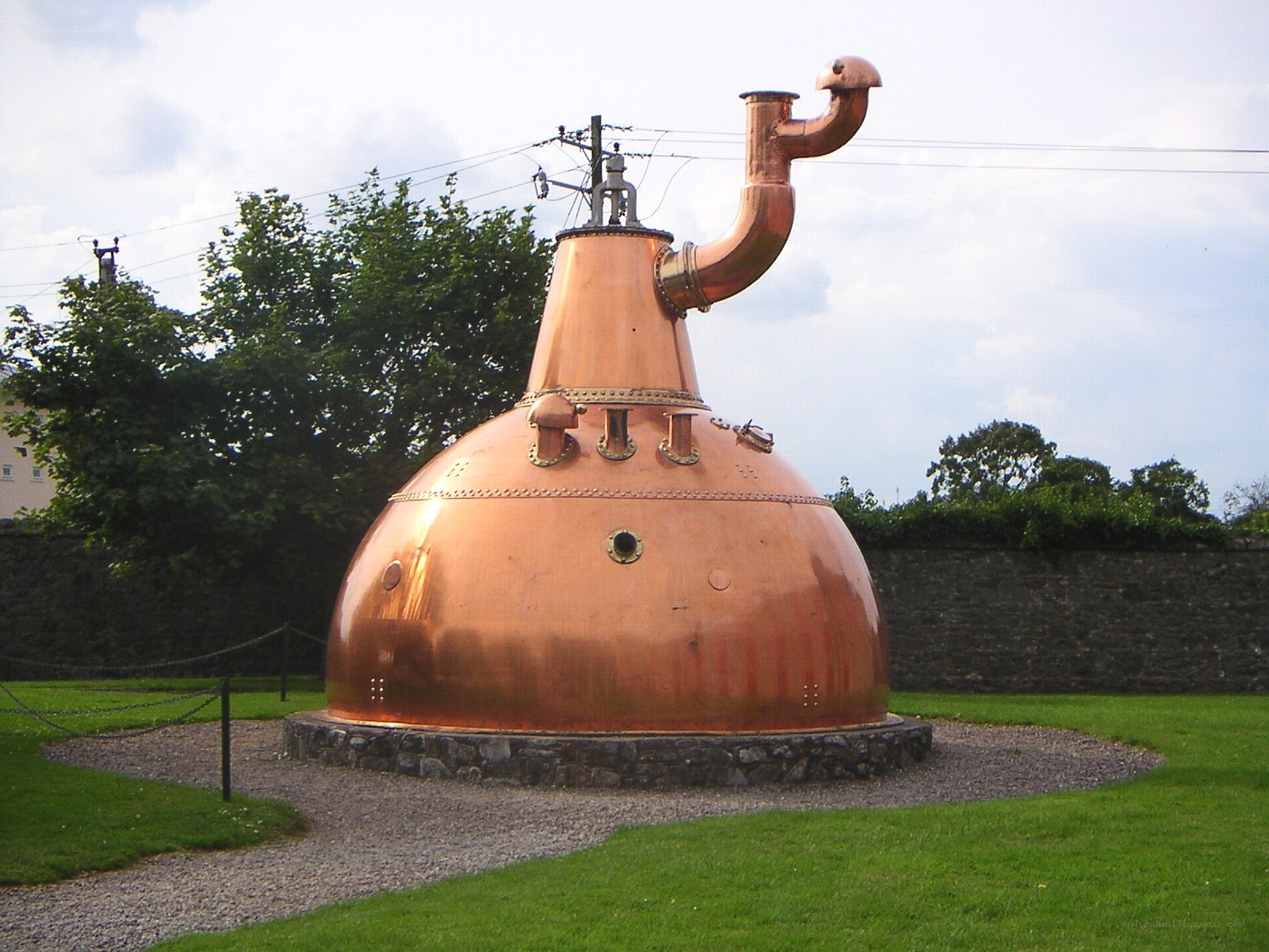 Copper distillation vessel
