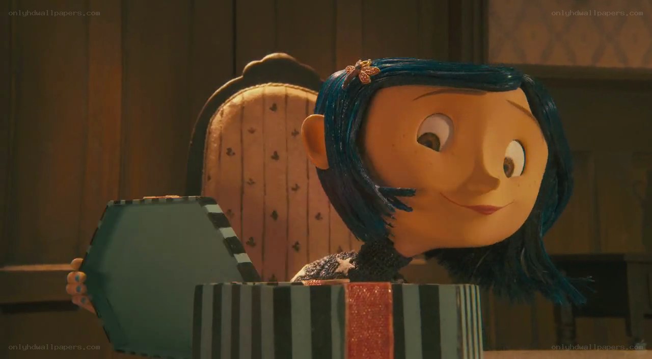 coraline opening a box