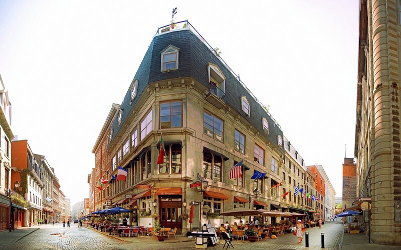 Corner building with outdoor seating