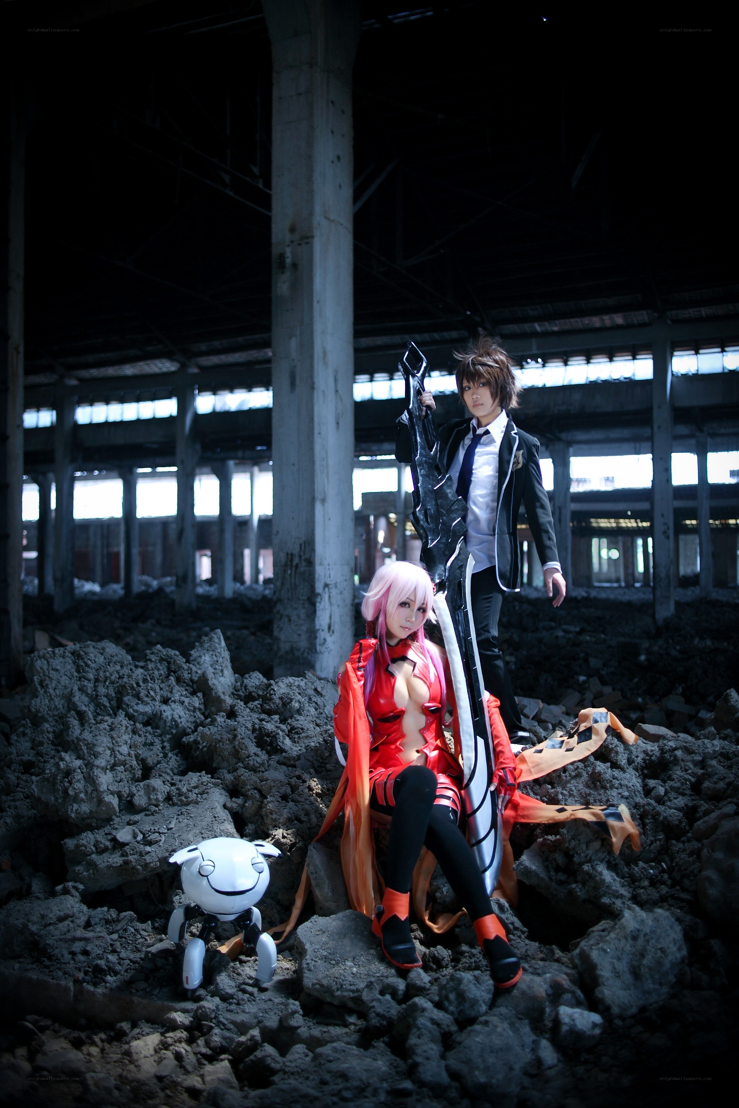 Cosplay in a ruined warehouse