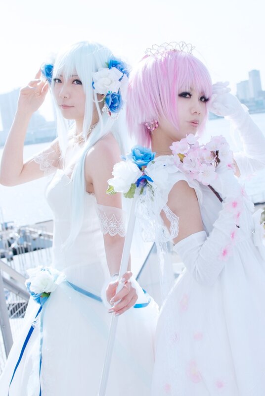 Cosplay of two characters in white dresses