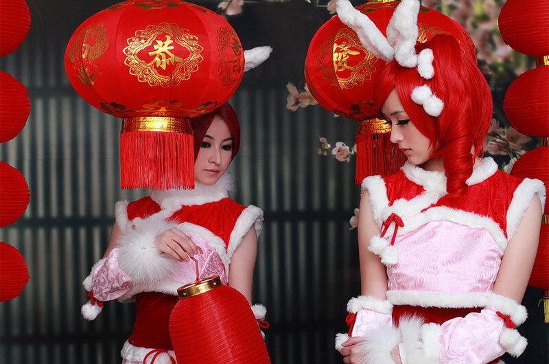 cosplay with red lanterns