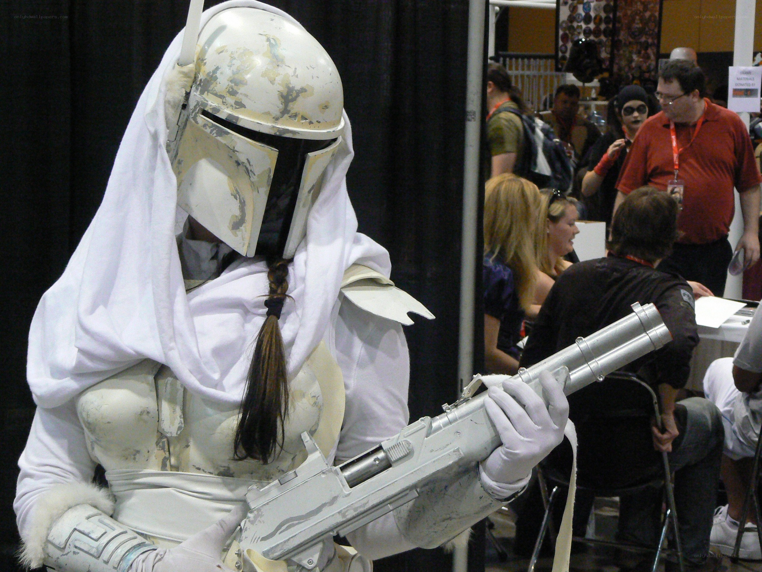 cosplayer as a white-armored bounty hunter